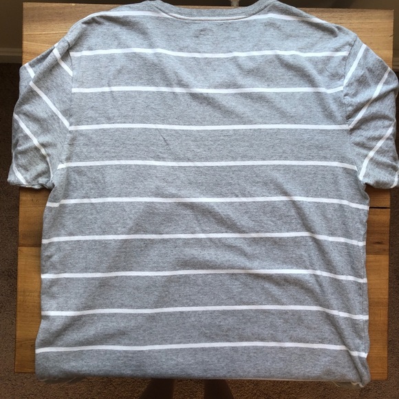 Old Navy 100% Cotton V-Neck Soft Wash Striped - Picture 6 of 9